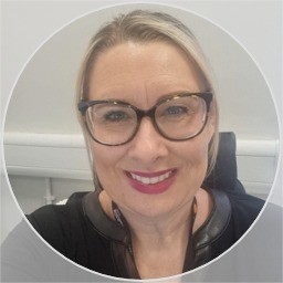 E-bost Laura Burt